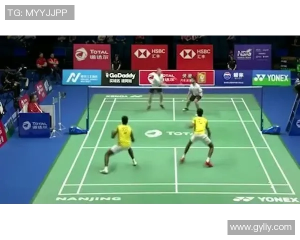 深圳羽毛球队战术争议引发热议球迷与专家观点碰撞分析 深圳羽毛球队战术争议引发热议球迷与专家观点碰撞分析