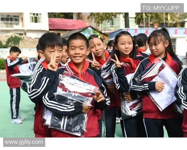 足球明星热心公益捐赠衣物和鞋子助力贫困儿童温暖冬季 足球明星热心公益捐赠衣物和鞋子助力贫困儿童温暖冬季