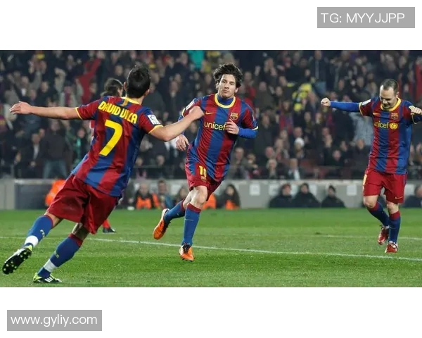 足球明星的风采与成就揭秘及其经典瞬间照片展示